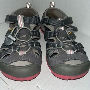 Girls Keen Seacamp II CNX Kids 12 Sandals Shoes Grey Pink Outdoor hiking Water